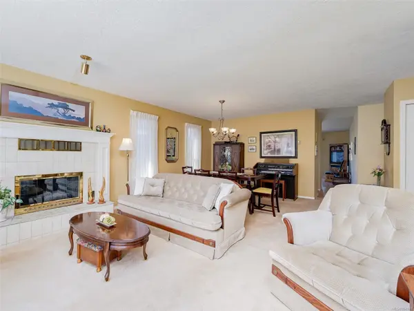 Saanich, BC V8Z 6T6,1244 Mariposa Ave