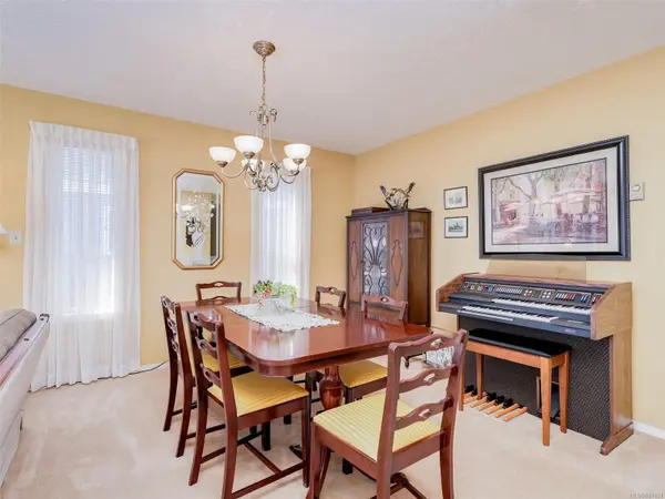 Saanich, BC V8Z 6T6,1244 Mariposa Ave