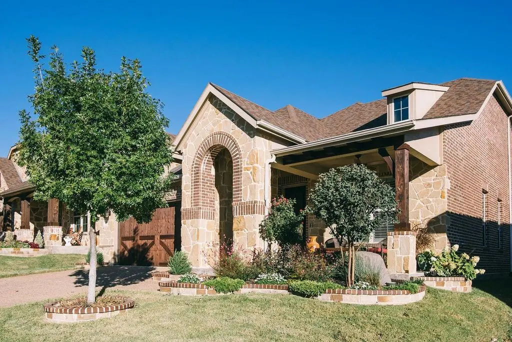 2917 Bella Lago Drive, Denton, TX 76210