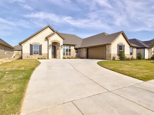 1062 Mickelson Drive, Granbury, TX 76048