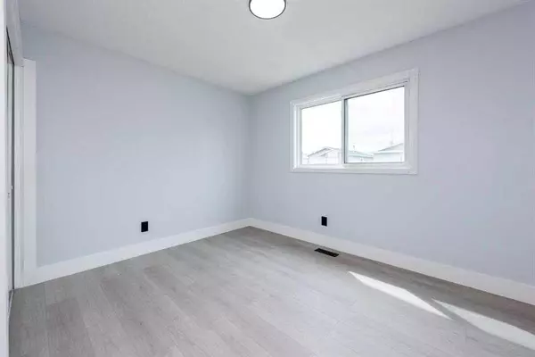 Calgary, AB T3J 3A2,141 Falshire Close NE