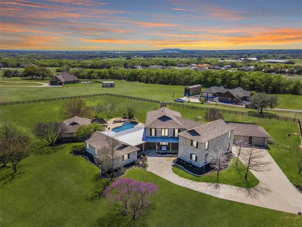 3301 Farm Land Court, Granbury, TX 76048