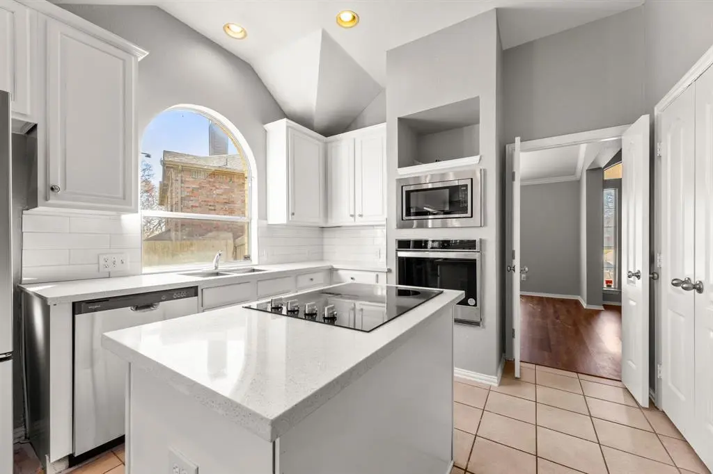 2211 Knob Hill Drive, Corinth, TX 76210