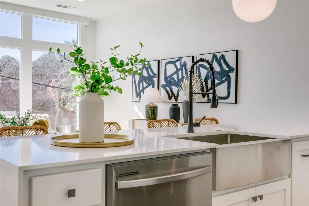 Dallas, TX 75214,6039 Lewis Street