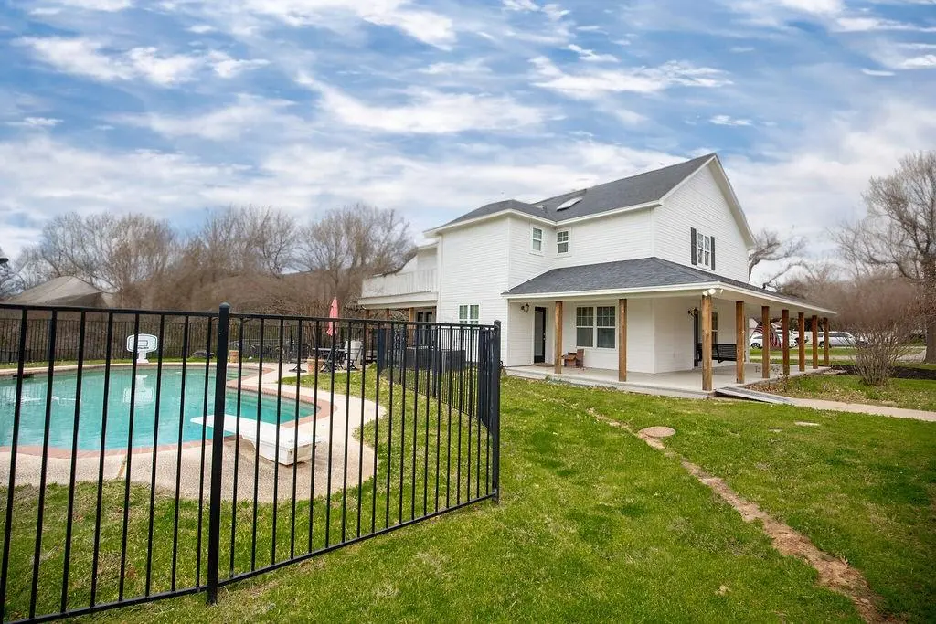 Keene, TX 76059,603 W 4th Street