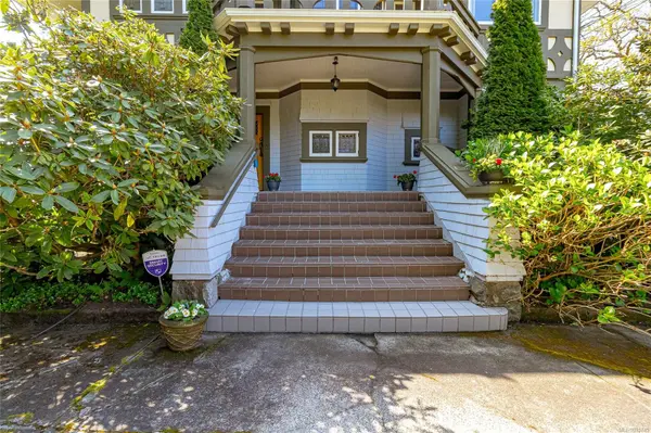 Victoria, BC V8S 1V7,1393 Rockland Ave