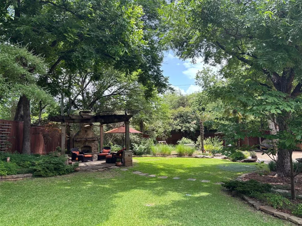 Dallas, TX 75231,6814 Blackwood Drive