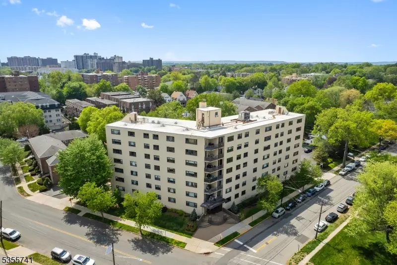 Hackensack City, NJ 07601,25 Grand Ave #4B