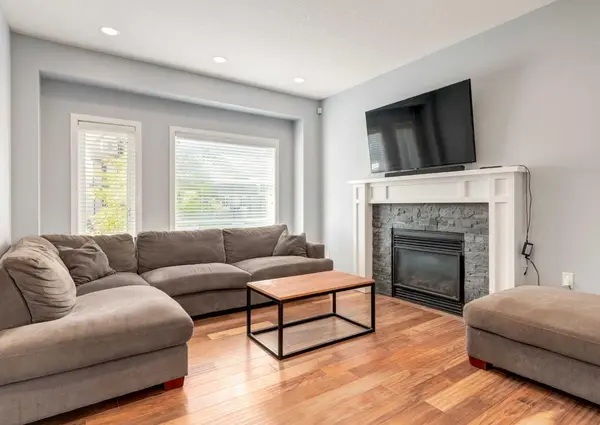 Calgary, AB T2Z 5B3,32 Copperpond AVE SE