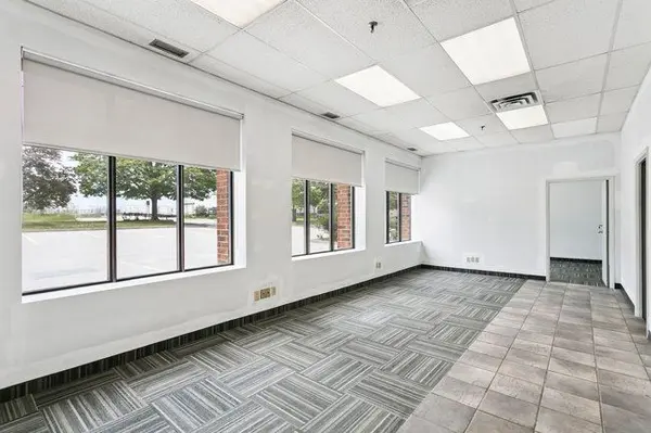 Mississauga, ON L5S 1W2,6885-6895 Menway CT