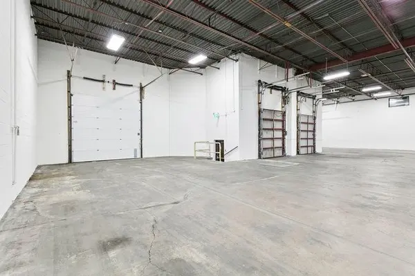 Mississauga, ON L5S 1W2,6885-6895 Menway CT