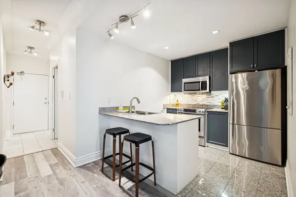 88 Palace Pier CT #906, Toronto W06, ON M8V 4C2