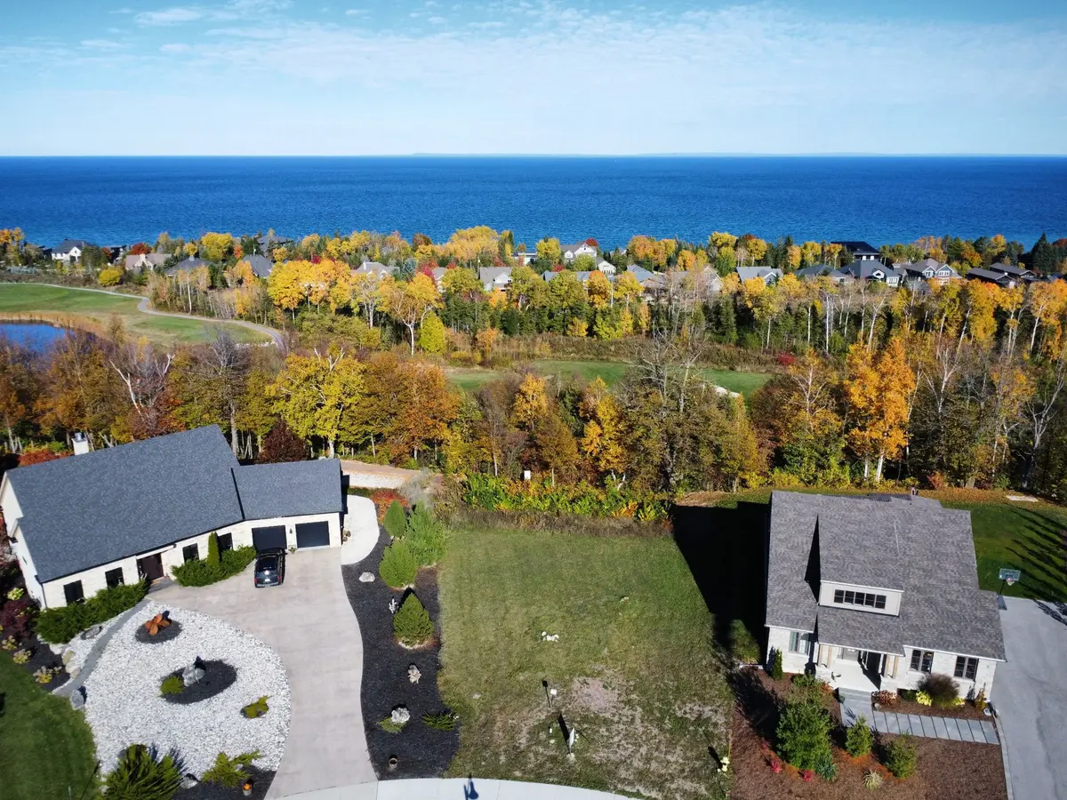 Blue Mountains, ON N0H 2P0,131 WEST RIDGE DR