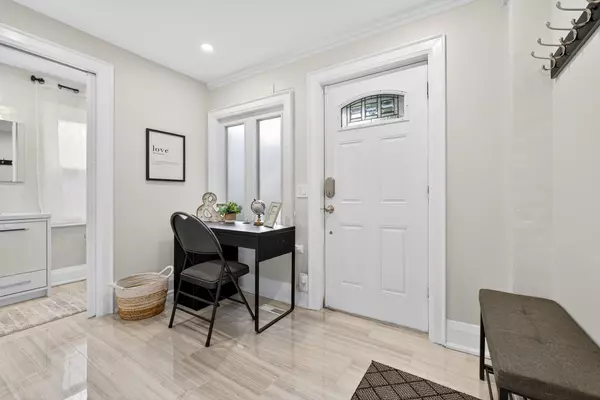 Toronto, ON M1L 3Y7,41 McDonald AVE