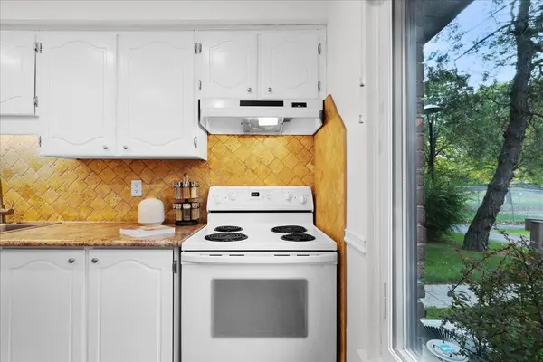 Richmond Hill, ON L4C 5C7,189 Springhead GDNS #61