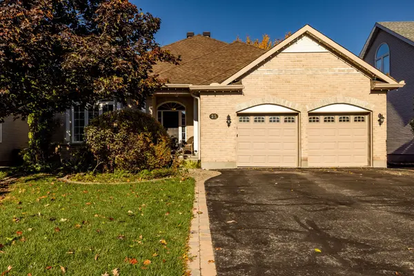 25 Kyle AVE, Stittsville - Munster - Richmond, ON K2S 1G9