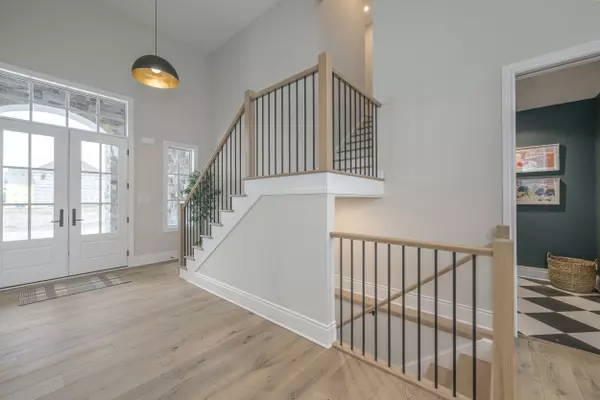 London North, ON N6G 3X8,597 Creekview Chase