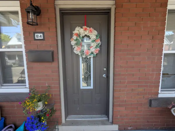 Hamilton, ON L8L 2L7,84 Somerset AVE