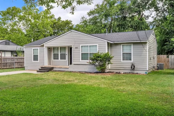 Waxahachie, TX 75165,203 Olive Street