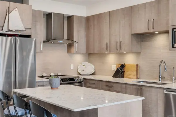 Victoria, BC V8V 1R5,300 Michigan St #303