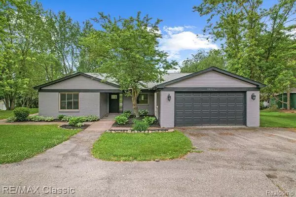 New Hudson, MI 48165,59351 TRELAWNEY DR