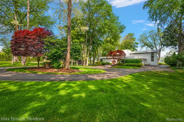 Orchard Lake, MI 48324,4540 Dow Ridge RD