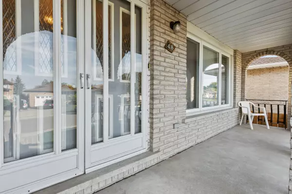 Hamilton, ON L8E 3N1,48 Village DR