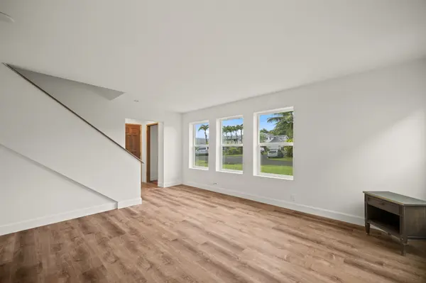 Kilauea, HI 96754,4249 MOMI ST