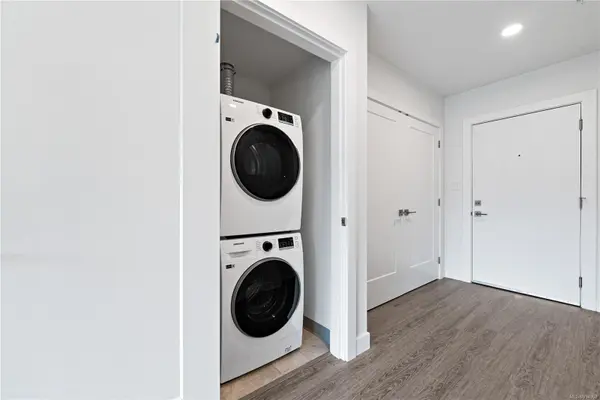 Nanaimo, BC V9R 4V9,135 Haliburton St #204