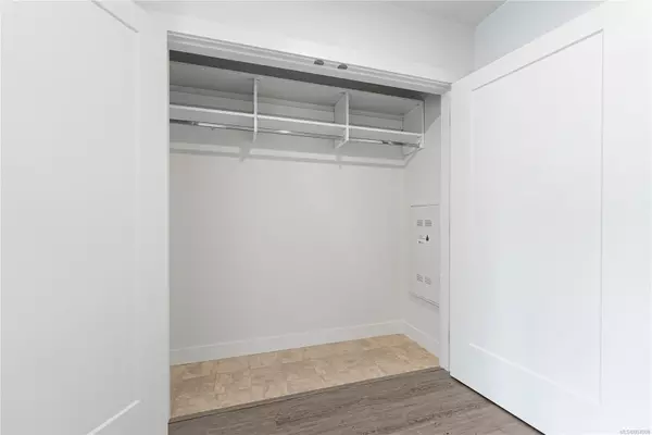 Nanaimo, BC V9R 4V9,135 Haliburton St #204