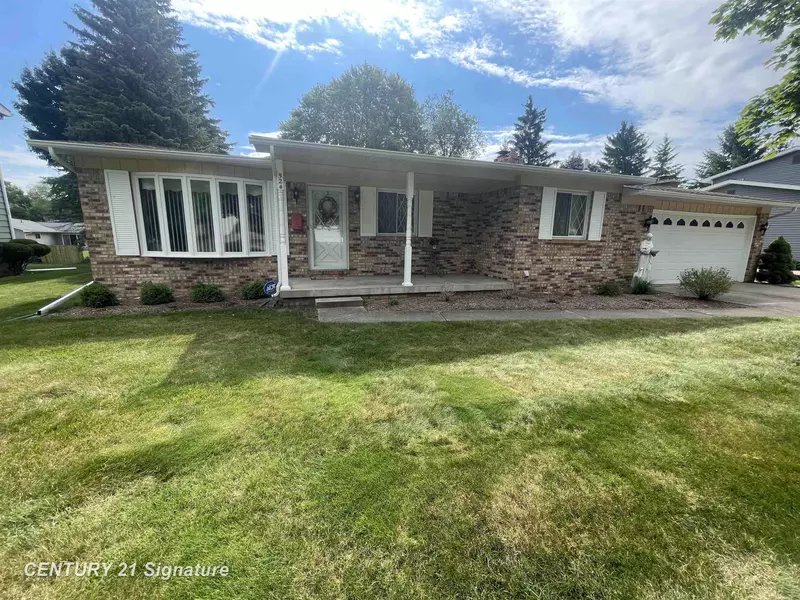 524 Ashwood DR, Flushing, MI 48433
