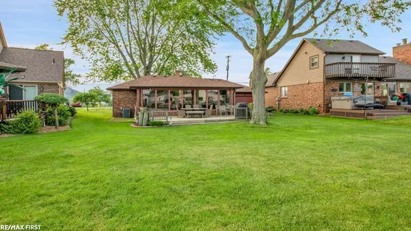 Harrison Twp, MI 48045,38156 Huron Pointe DR