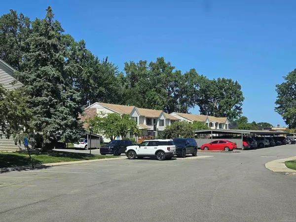 Roseville, MI 48066,17459 Utica Oaks LN