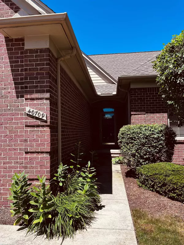 Sterling Heights, MI 48310,40709 Turnberry DR