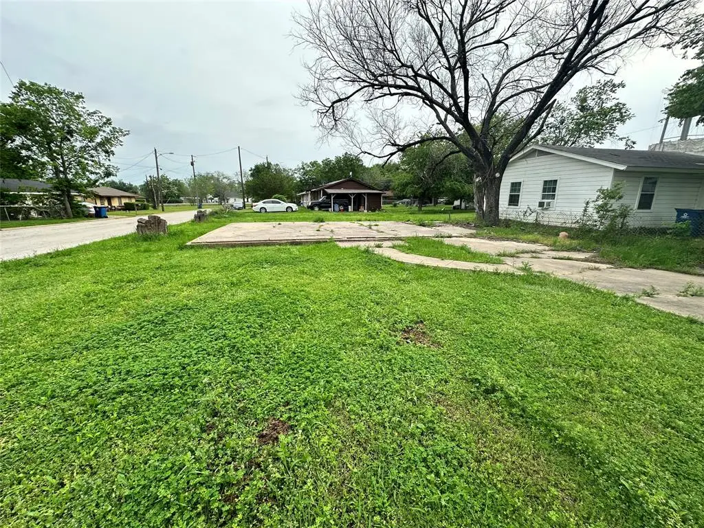 1408 1st Street E, Kaufman, TX 75142