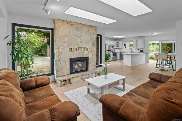 Esquimalt, BC V9A 6Y7,1373 Treebank Rd W