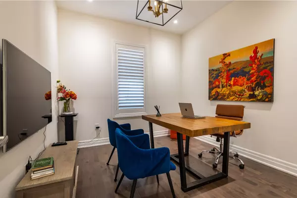 Halton, ON L6H 0Z4,66 Merlin ST