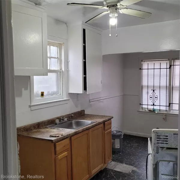 Detroit, MI 48219,18411 STOUT ST