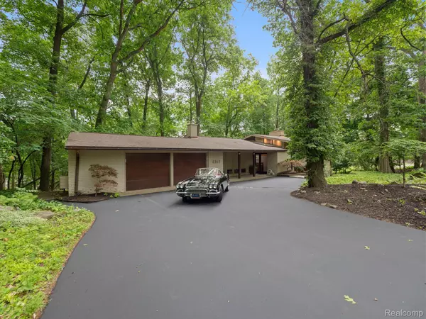 Bloomfield Hills, MI 48302,4363 KAREN LANE