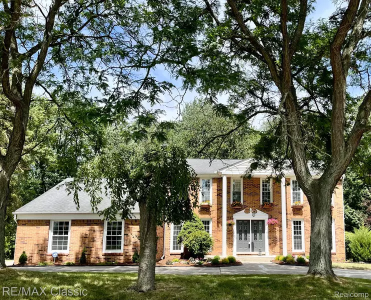 5342 Par Valley CT, West Bloomfield, MI 48323