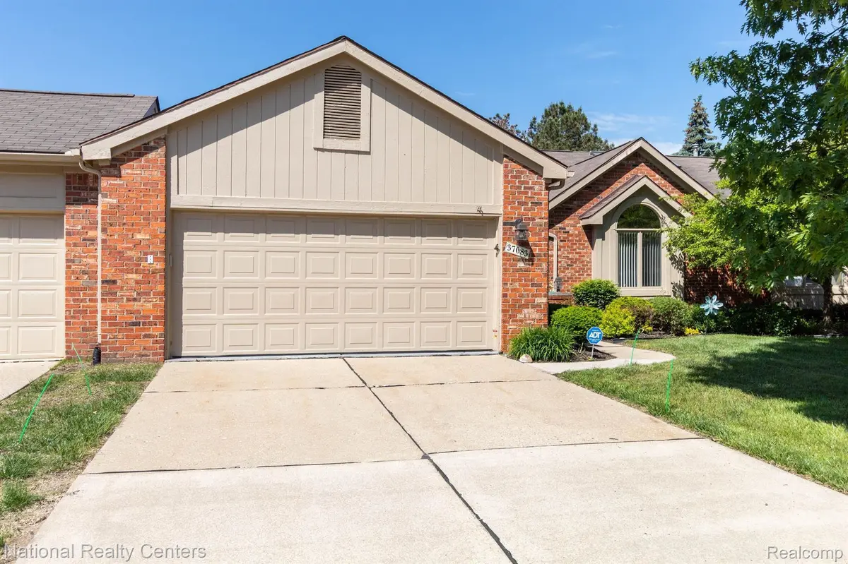 Farmington Hills, MI 48331,37083 Sandalwood