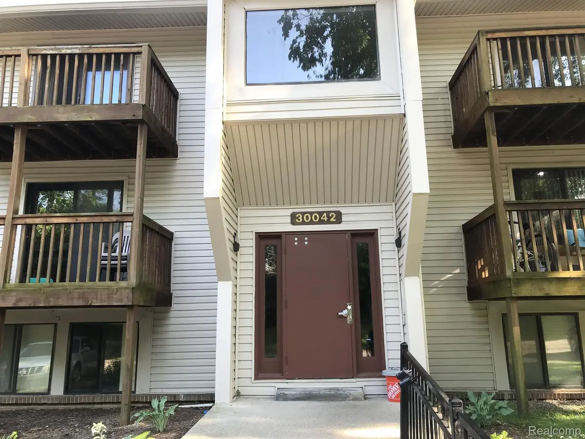 Farmington Hills, MI 48334,30042 W 12 MILE RD #51