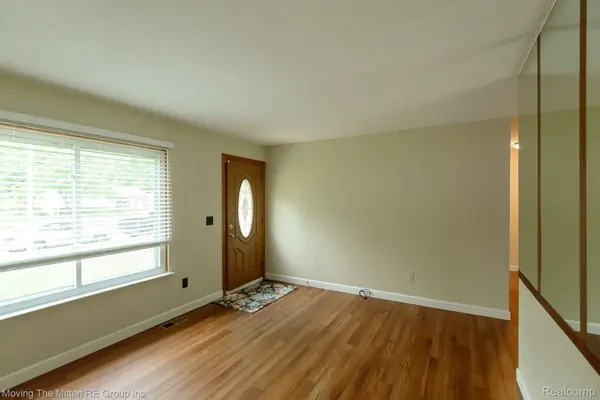 Romulus, MI 48174,28471 GREENVIEW ST