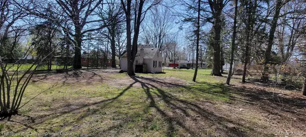 Harper Woods, MI 48225,20049 WOODCREST ST