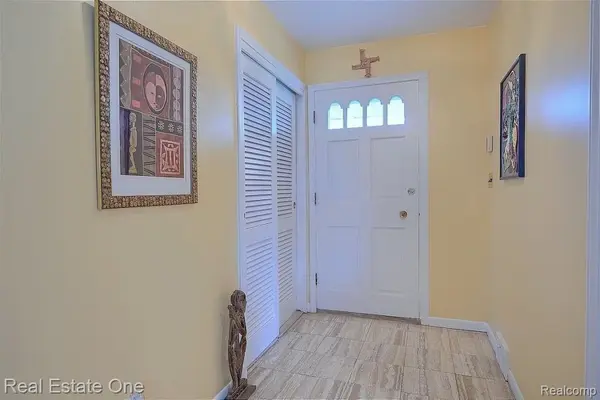 Bloomfield Hills, MI 48301,6828 CRESTWAY DR