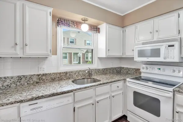 Troy, MI 48098,1712 BRENTWOOD DR