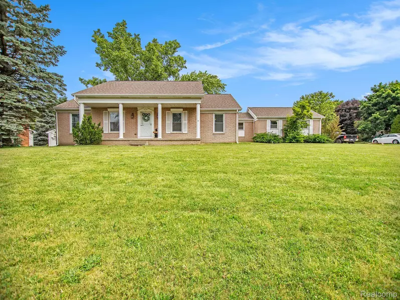 5031 TERRITORIAL RD, Grand Blanc, MI 48439