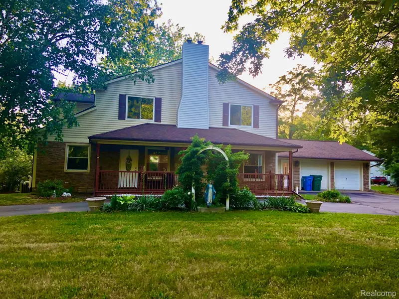 4525 S COMMERCE RD, Commerce Twp, MI 48382