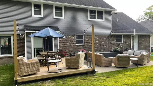 Grand Blanc, MI 48439,1492 KINGS POINTE RD