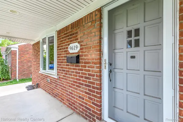 Livonia, MI 48150,9619 LOVELAND ST